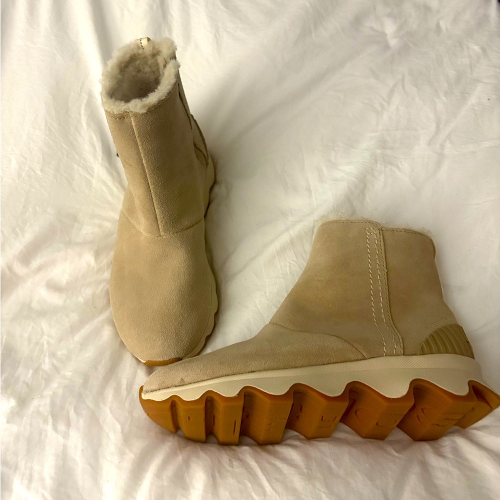 Sorel Womens Size 5 Kinetic Impact Waterproof Insulated Sneakers Boots NWT